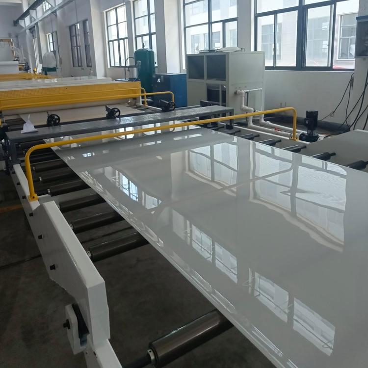 金纬机械PVDF板材生产线